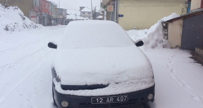 Karlıova’da kar tekrar etkisini gösterdi