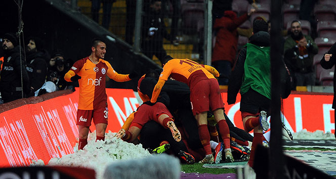 Galatasaray 3 puanı uzatmada kurtardı | Galatasaray -  Akhisar kaç kaç?
