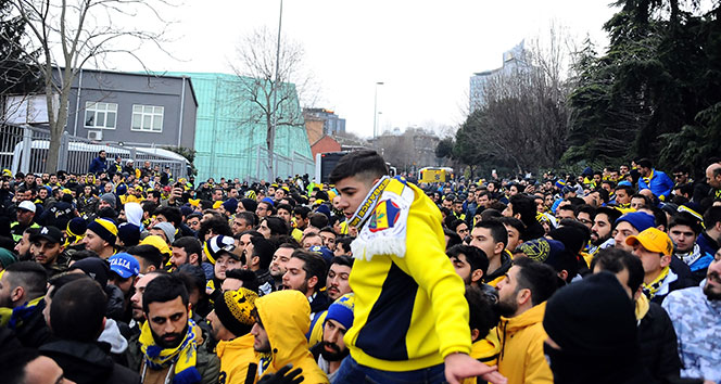 Fenerbahçe taraftarları Vodafone Park&#039;a geldi