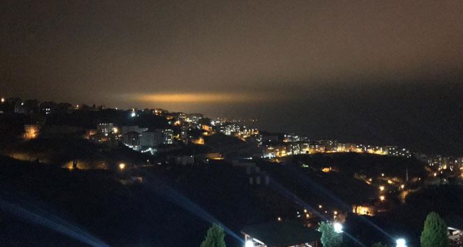 Trabzon’da dün gece bu esrarengiz ışığı görenler cep telefonlarına sarıldı