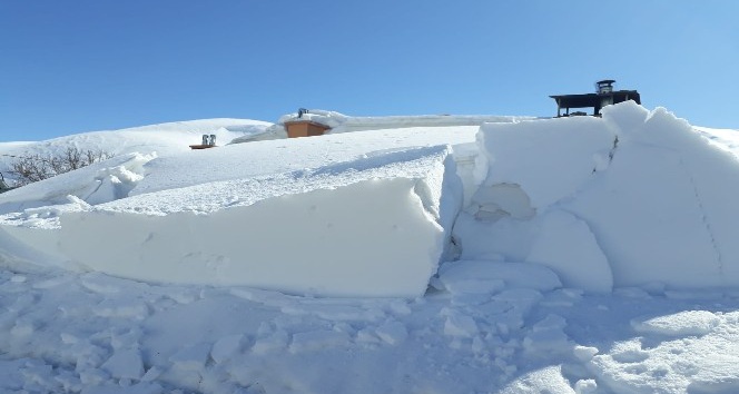 Tunceli’de kar 34 köy yolunu ulaşıma kapattı