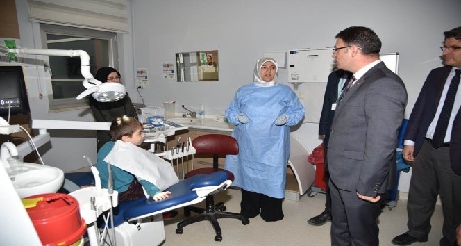 Tokat’ta 2 bin 900 öğrenci diş taramasından geçti