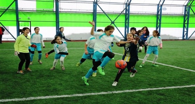 Ağrı’da Yıldız Kız-Erkek Futbol İl Birinciliği