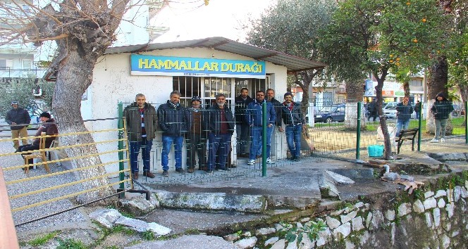 Söke’nin şen hamalları işsizlikten dert yandı