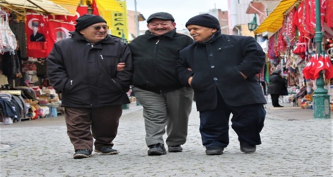 (Özel) Cüceler engelli kanununu sevinçle karşıladı