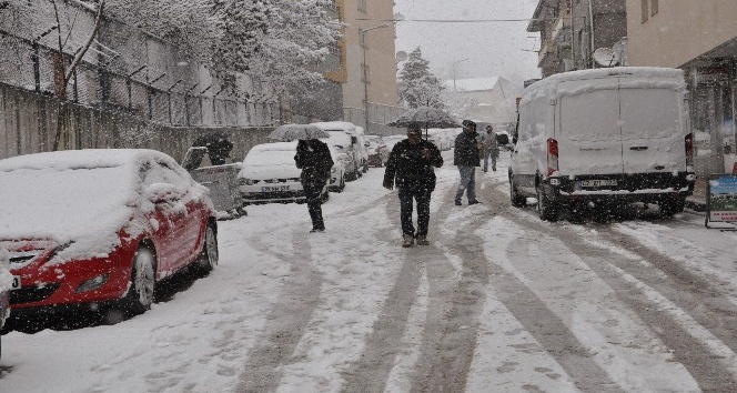 Tunceli’de kar 150 köy yolunu ulaşıma kapattı