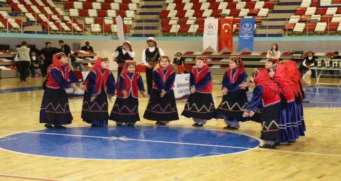 Ağrı’da Kulüpler Arası Halk Oyunları İl Birinciliği yarışması yapıldı