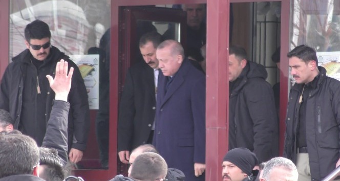 Cumhurbaşkanı Erdoğan, cuma namazını Ardahan’da kıldı