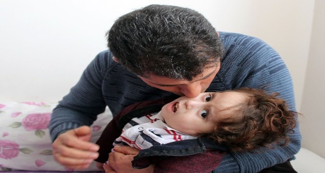 İki bebeklerini kaybeden aile üçüncü bebekleri için ’hidrosefali’ ile mücadele veriyor