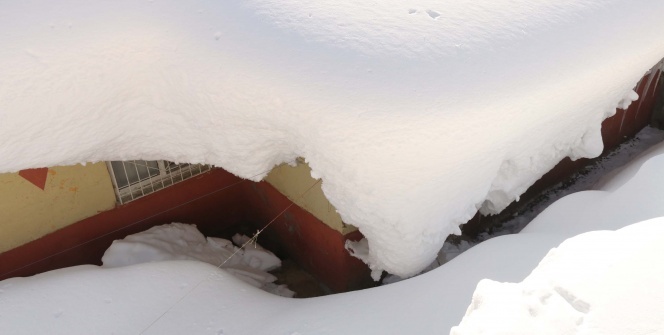 Yer: Bitlis! Evler kar altında kaldı