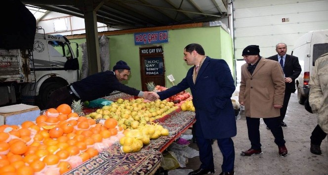 Vali Mustafa Masatlı, halk pazarını ziyaret etti