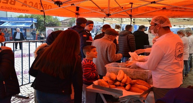 "Kefal Dalyan’da yenir" sloganıyla tonlarca ekmek arası kefal dağıtıldı
