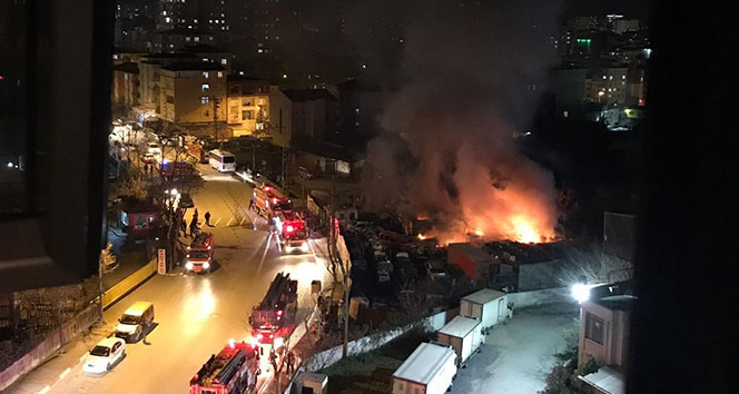 Kartal'da oto yedek parçacıda yangın korkuttu