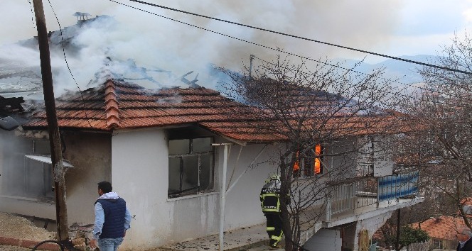 Burdur’da ev yangını