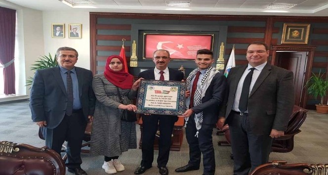Filistinli öğrenciler, Rektör Karakaya’yı ziyaret etti