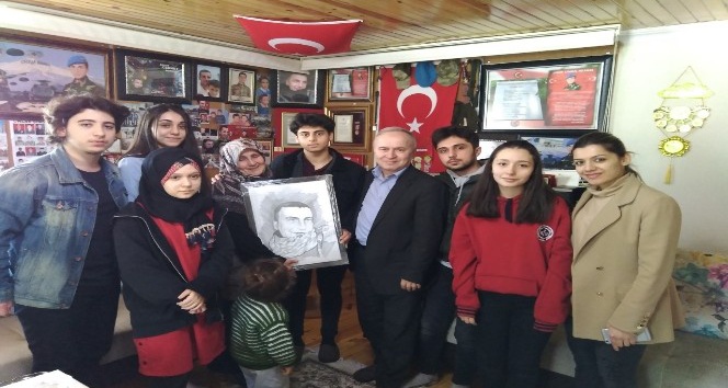 Öğrencilerden Şehit ailesine ziyaret