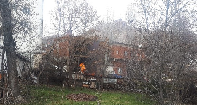 Giresun’un Şebinkarahisar ilçesinde akaryakıt istasyonundaki yangın kontrol altına alındı