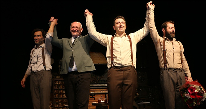 Kartallı tiyatro severler 'Meçhul Paşa' adlı oyunda buluştu