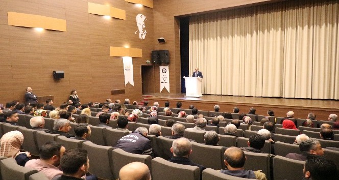 Yalçın Topçu, Kırşehir’de ‘Yerel Siyaset Yerli Düşünce’ konferansına katıldı