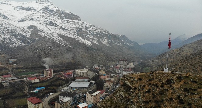 Uludere, ay yıldızın gölgesinde