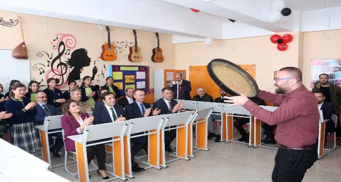 Hamur’da müzik sınıfı açıldı