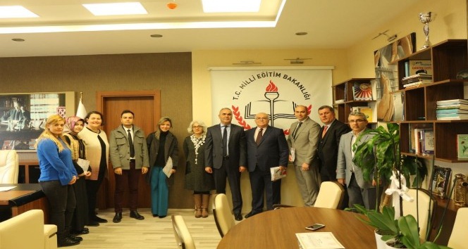 Isparta, Beyaz Bayrak ve Beslenme Dostu Okul Projeleri’nde Türkiye birincisi oldu