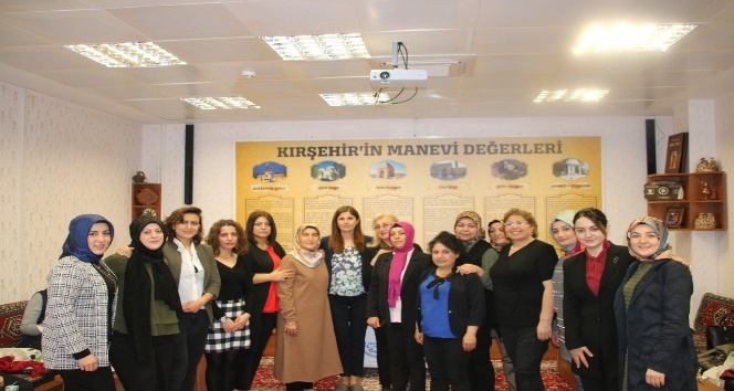 Kırşehir’li kadınlar, ’Demokrasinin Mayası Kadınlar’ seminerinde bir araya geldi