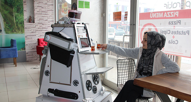 Bu kafede servisi robot yapÄ±yor