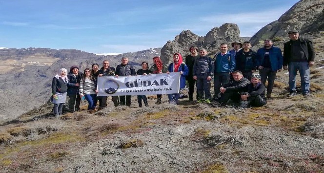 Gümüşhaneli dağcılardan Kadınlar Günü yürüyüşü