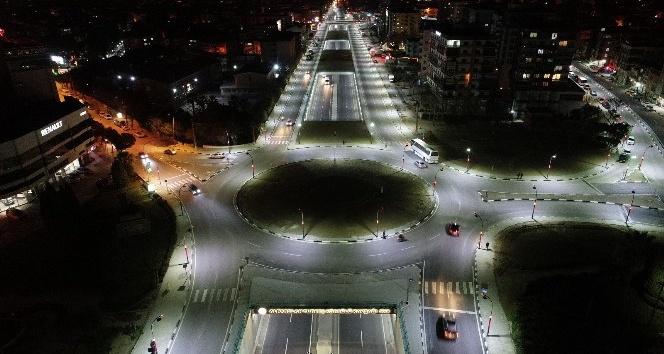 Alparslan Türkeş Kavşağı ışıl ışıl görüntüsüyle göz kamaştırıyor