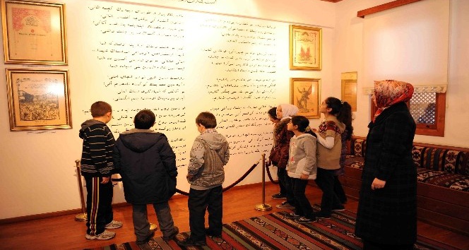 İstiklal Marşı’nın kabulünün 98’inci yılında Taceddin Dergahı Müzesi’ne ziyaretçi sayısı 5 katına çıktı