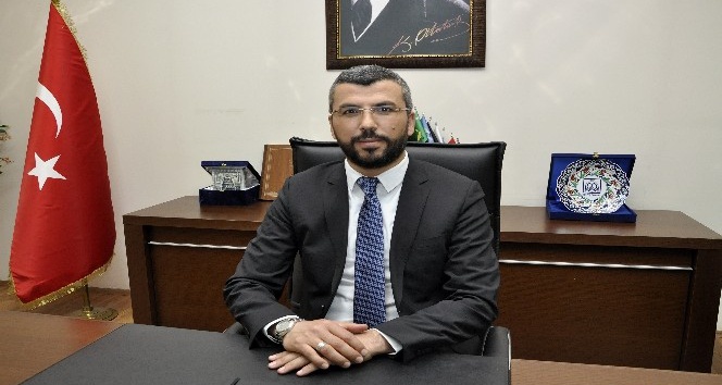 Altun: "Bayrak ve İstiklal Marşı, milletçe varlığımızın ve birliğimizin delilidir"