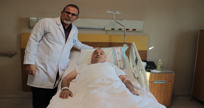 78 yaşındaki hasta, ilk defa uygulanan yöntemle sağlığına kavuştu