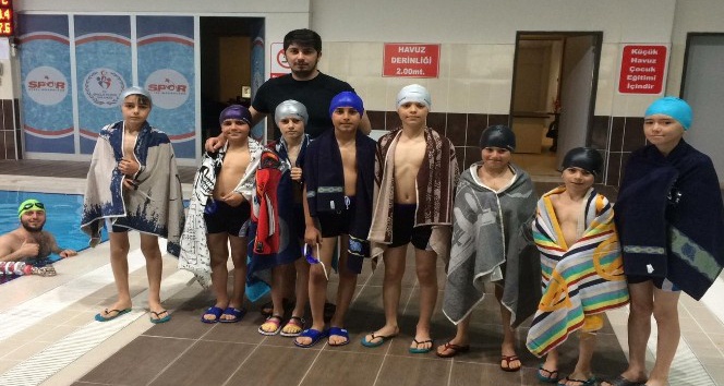 Gümüşhane’de 740 öğrenci yüzme öğrendi