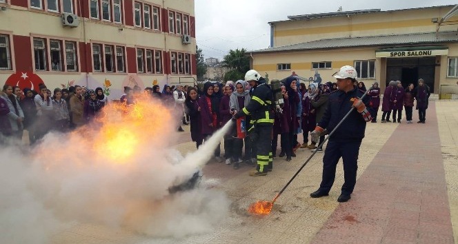 İtfaiye Müdürlüğü okullarda yangın eğitimi