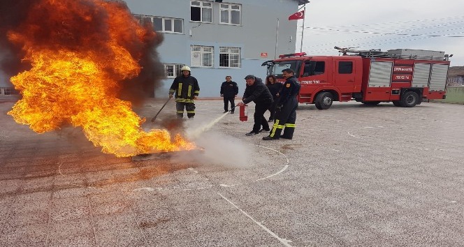 Cumhuriyet Ortaokulu’nda yangın tatbikatı