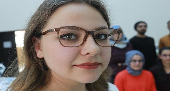 (Özel) Camsız gözlükler moda oldu