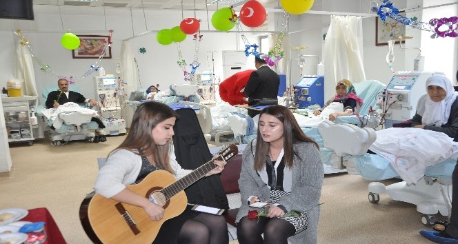 Bitlis’te müzik eşliğinde diyaliz hastaları eğlendirildi
