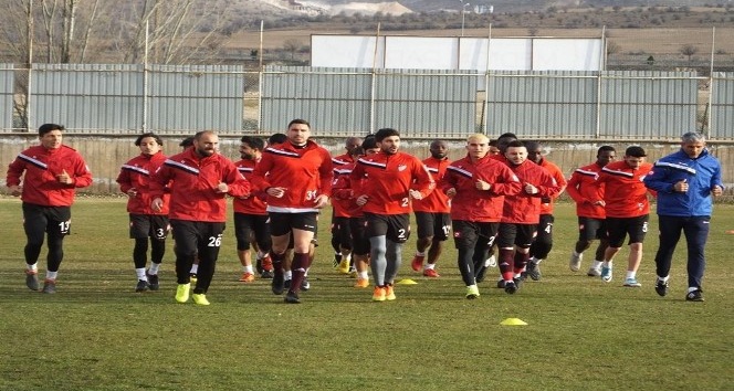 Elazığspor 20 futbolcuyla gitti
