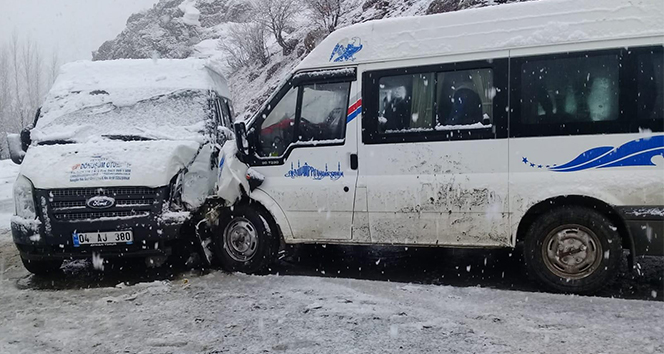 Şırnak’ta öğretmen servisi kaza yaptı: 6 yaralı