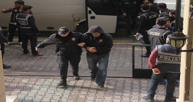 İhraç polislere FETÖ operasyonu