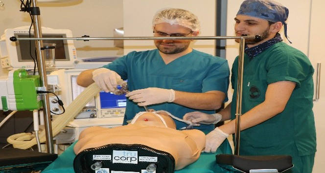 Rize’de tıp öğrencileri için hastaneyi ve gerçek hastayı aratmayan simülasyon merkezi kuruldu
