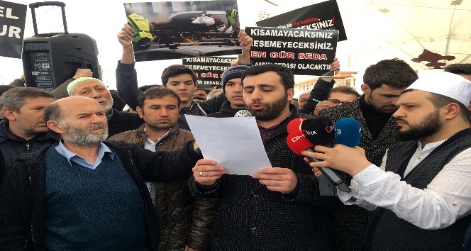 Fatih Camii’nde Yeni Zelanda protestosu