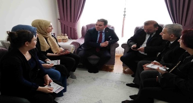 AK Partili Başkan adayı Ulusoy camdan çay davetini geri çevirmedi