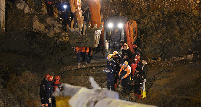 İzmir&#039;deki göçük faciasında ulaşılan ikinci işçinin cansız bedeni enkazdan çıkarıldı