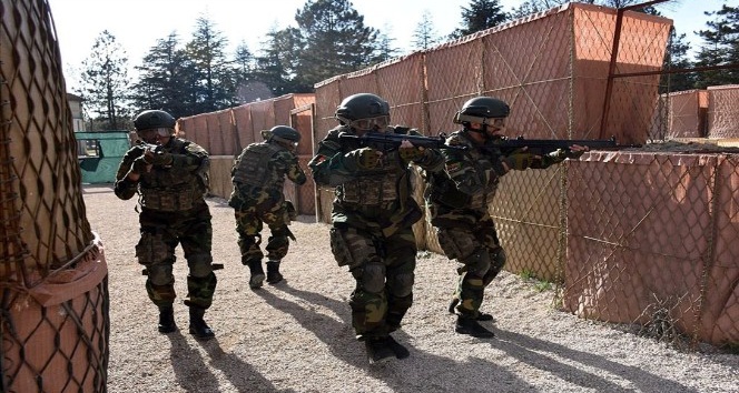 Afgan askerlere teröristle mücadele eğitimi