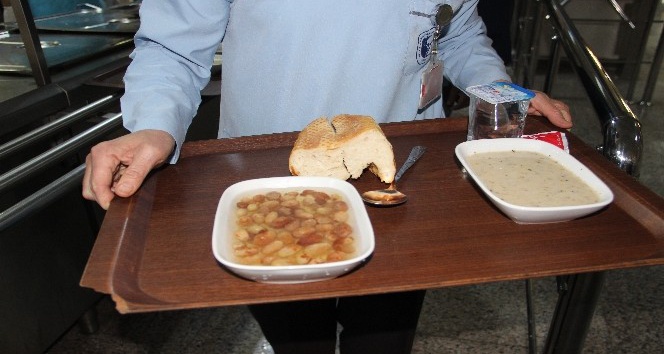 Hastanenin menüsü ’üzüm hoşafı, buğday çorbası ve yarım ekmek’