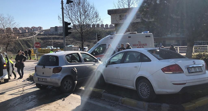 Karabük’te iki otomobil çarpıştı: 2’si çocuk 4 yaralı