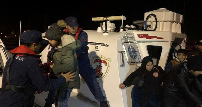 İzmir&#039;de 54 kaçak göçmen yakalandı