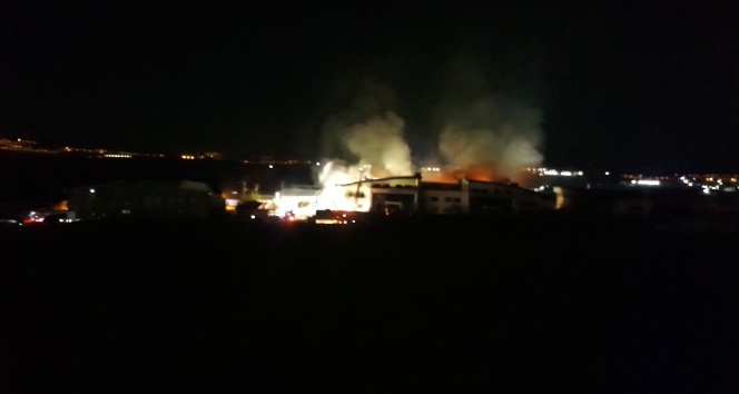 Avnavutköy&#039;deki fabrika yangını kontrol altına alındı